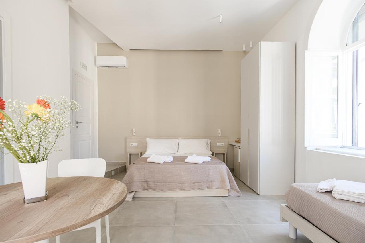 Bed and Breakfast Lux Caracciolo Nápoles Exterior foto